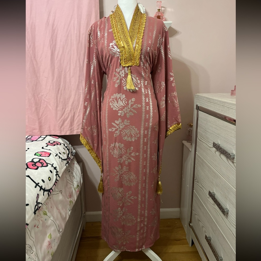 Elegant Pink and Gold Kaftan